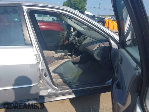 2001 Honda Accord VP с VIN 1HGCF86611A043118, выставлен на аукционе IAAI как лот 42734333 с пробегом 210 112 миль миль и . История ставок и продаж доступна на DreamBid. Изображение 5.