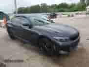 2023 BMW 3 Series 330e xDrive z VIN 3MW39FS03P8D42106, wystawiony jako Copart lot #67077235 z przebiegiem 42 116 mil mil oraz Szkoda całkowita • Salvage title. Historia ofert i sprzedaży dostępna na DreamBid. Obrazek 4.