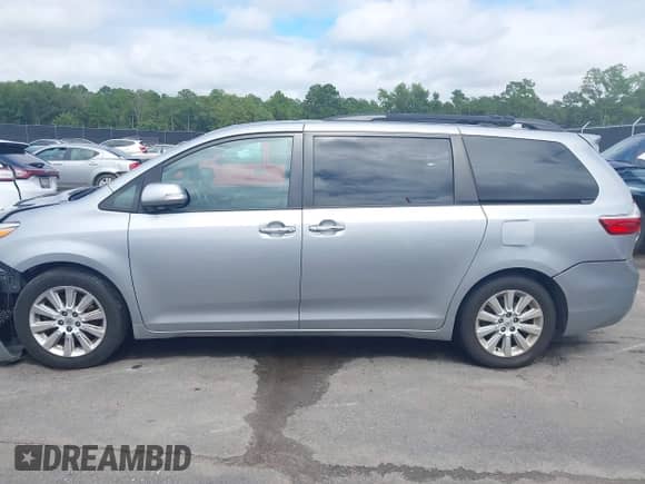 2015 Toyota Sienna XLE с VIN 5TDYK3DC1FS589889, выставлен на аукционе IAAI как лот 42926975 с пробегом 176 939 миль миль и . История ставок и продаж доступна на DreamBid. Изображение 14.
