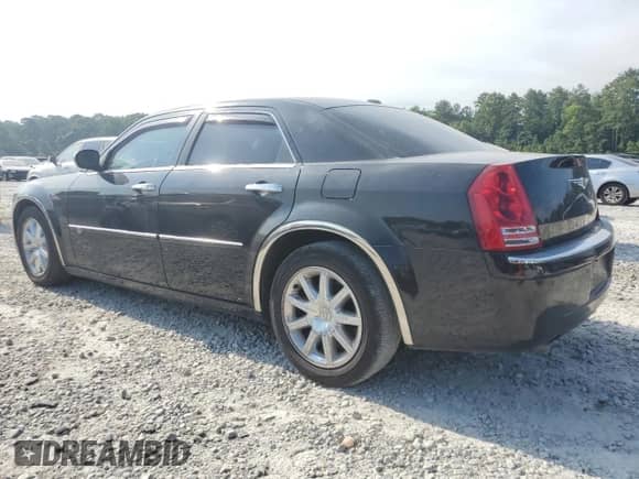2010 Chrysler 300 C Hemi с VIN 2C3CA6CT0AH211154, выставлен на аукционе Copart как лот 60800595 с пробегом 102 040 миль миль и На запчасти • Non repairable. История ставок и продаж доступна на DreamBid. Изображение 2.