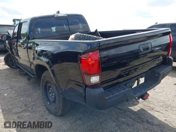 2021 Toyota Tacoma SR5 z VIN 5TFDZ5BN2MX064938, wystawiony jako IAAI lot #42013109 z przebiegiem 40 620 mil mil oraz . Historia ofert i sprzedaży dostępna na DreamBid. Obrazek 3.