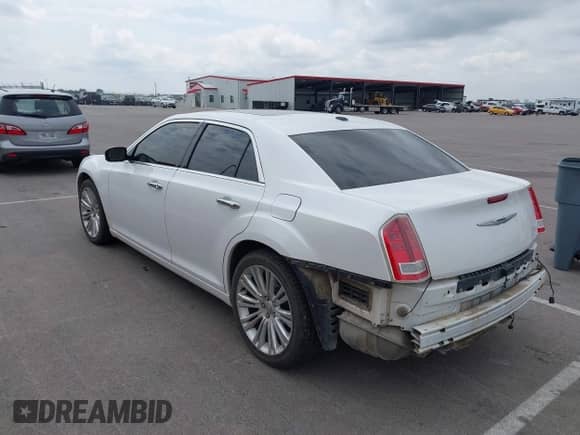 2011 Chrysler 300 Limited z VIN 2C3CA5CG0BH528267, wystawiony jako IAAI lot #43125379 z przebiegiem 182 889 mil mil oraz . Historia ofert i sprzedaży dostępna na DreamBid. Obrazek 3.