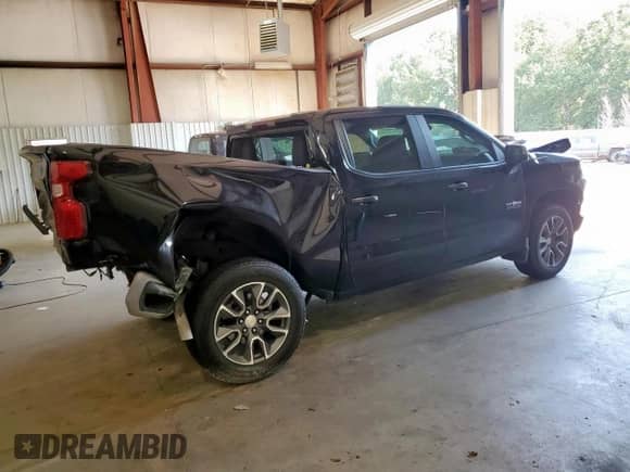 2023 Chevrolet Silverado 1500 LT z VIN 2GCPACED1P1118520, wystawiony jako Copart lot #70292405 z przebiegiem Nie podano mil oraz Szkoda całkowita • Salvage title. Historia ofert i sprzedaży dostępna na DreamBid. Obrazek 3.