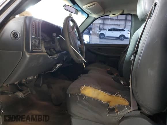 2007 Chevrolet Silverado 2500HD Work Truck z VIN 1GCHC24U97E198531, wystawiony jako Copart lot #59372945 z przebiegiem 322 239 mil mil oraz Szkoda całkowita • Salvage title. Historia ofert i sprzedaży dostępna na DreamBid. Obrazek 7.