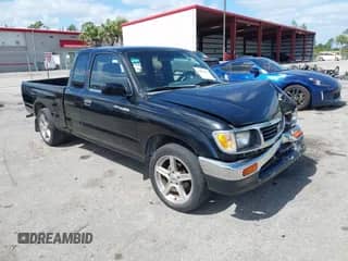 1995 Toyota Tacoma z VIN 4TAUN53B4SZ072326, wystawiony jako IAAI lot #42083431 z przebiegiem 270 169 mil mil oraz . Historia ofert i sprzedaży dostępna na DreamBid. Obrazek 1.