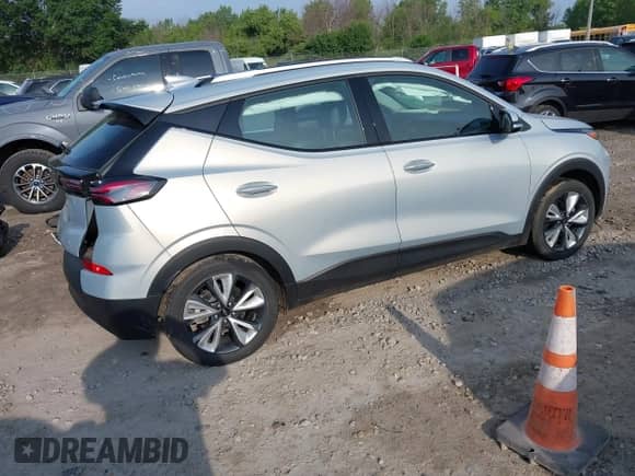 2022 Chevrolet Bolt EUV LT with VIN 1G1FY6S08N4103064, listed as a IAAI auction lot 42723310 with 41,695 mi miles and . Bid and sale history available at DreamBid. Image 4.