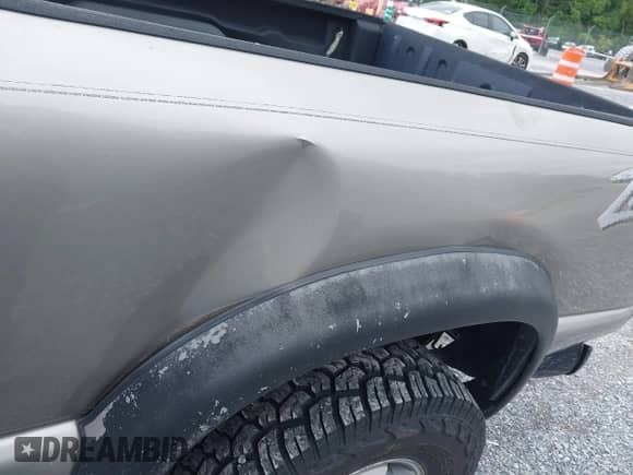 2002 Chevrolet S-10 LS с VIN 1GCCT19W028200267, выставлен на аукционе IAAI как лот 42896478 с пробегом 129 029 миль миль и . История ставок и продаж доступна на DreamBid. Изображение 17.