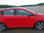 2013 Chevrolet Sonic RS z VIN 1G1JH6SB5D4158355, wystawiony jako IAAI lot #42234638 z przebiegiem 164 870 mil mil oraz . Historia ofert i sprzedaży dostępna na DreamBid. Obrazek 13.