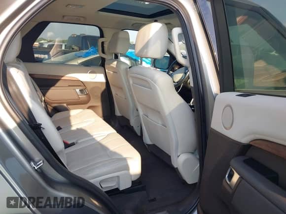 2017 Land Rover Discovery HSE z VIN SALRRBBV7HA046036, wystawiony jako IAAI lot #43238640 z przebiegiem 85 594 mil mil oraz . Historia ofert i sprzedaży dostępna na DreamBid. Obrazek 8.