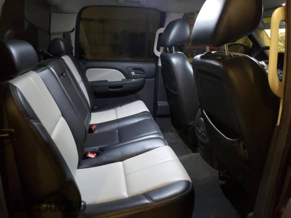 2010 GMC Sierra 1500 SLT z VIN 3GTRKWE21AG135967, wystawiony jako Copart lot #55334815 z przebiegiem 136 531 mil mil oraz Szkoda całkowita • Salvage title. Historia ofert i sprzedaży dostępna na DreamBid. Obrazek 10.