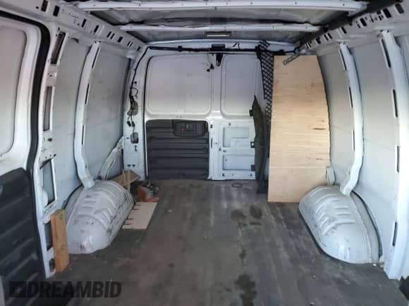 2008 Chevrolet City Express Cargo z VIN 1GCHG35K381184303, wystawiony jako Copart lot #79871744 z przebiegiem 206 964 mil mil oraz Szkoda całkowita • Salvage title. Historia ofert i sprzedaży dostępna na DreamBid. Obrazek 10.