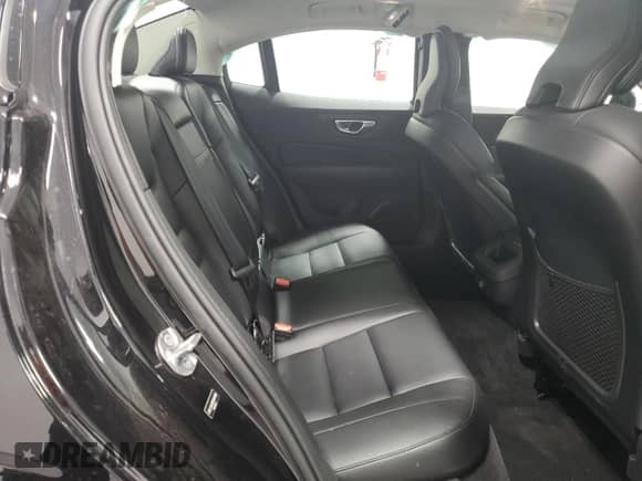 2025 Volvo S60 Core z VIN 7JRL12GJ0SG364550, wystawiony jako Copart lot #52883295 z przebiegiem 14 275 mil mil oraz Czysty tytuł • Clean title. Historia ofert i sprzedaży dostępna na DreamBid. Obrazek 10.