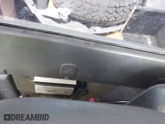 2005 Chevrolet Silverado 1500 Work Truck with VIN 1GCEC14X65Z204931, listed as a IAAI auction lot 42353592 with 266,173 mi miles and . Bid and sale history available at DreamBid. Image 8.