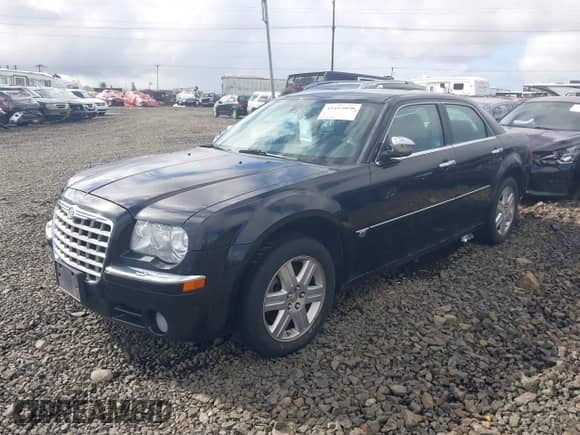 2006 Chrysler 300 C z VIN 2C3LK63H66H437280, wystawiony jako IAAI lot #41615050 z przebiegiem 209 303 mil mil oraz . Historia ofert i sprzedaży dostępna na DreamBid. Obrazek 2.