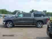 2021 Ram 1500 Laramie z VIN 1C6SRFJT3MN538900, wystawiony jako IAAI lot #42924937 z przebiegiem 28 946 mil mil oraz . Historia ofert i sprzedaży dostępna na DreamBid. Obrazek 15.