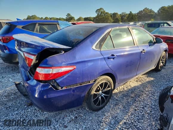 2016 Toyota Camry XLE with VIN 4T1BF1FK0GU552554, listed as a Copart auction lot 71869935 with 276,858 mi miles and Salvage title. Bid and sale history available at DreamBid. Image 3.