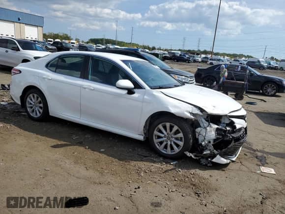 2020 Toyota Camry LE z VIN 4T1C11AK5LU867533, wystawiony jako Copart lot #80625765 z przebiegiem 71 675 mil mil oraz Szkoda całkowita • Salvage title. Historia ofert i sprzedaży dostępna na DreamBid. Obrazek 4.