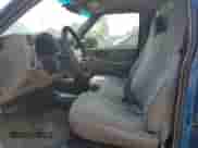 2001 Chevrolet S-10 LS z VIN 1GCCS14W718200680, wystawiony jako Copart lot #70709394 z przebiegiem 273 959 mil mil oraz Czysty tytuł • Clean title. Historia ofert i sprzedaży dostępna na DreamBid. Obrazek 7.