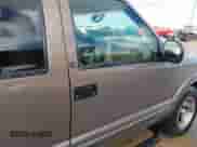 1998 Chevrolet Blazer LS with VIN 1GNCS13W9W2232081, listed as a IAAI auction lot 42704585 with 107,031 mi miles and . Bid and sale history available at DreamBid. Image 6.