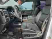 2015 Chevrolet Silverado 2500HD Work Truck z VIN 1GC1KUE81FF569806, wystawiony jako Copart lot #90887985 z przebiegiem 160 674 mil mil oraz Czysty tytuł • Clean title. Historia ofert i sprzedaży dostępna na DreamBid. Obrazek 7.