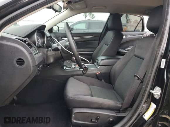 2023 Chrysler 300 Touring z VIN 2C3CCAAG4PH561219, wystawiony jako Copart lot #51279635 z przebiegiem 45 217 mil mil oraz Szkoda całkowita • Salvage title. Historia ofert i sprzedaży dostępna na DreamBid. Obrazek 7.