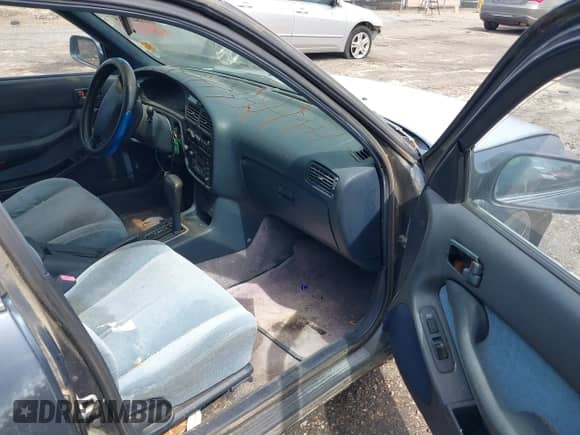 1993 Toyota Camry LE z VIN JT2SK12E5P0168687, wystawiony jako IAAI lot #42814059 z przebiegiem 159 586 mil mil oraz . Historia ofert i sprzedaży dostępna na DreamBid. Obrazek 5.