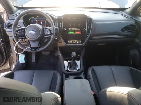 2025 Subaru Forester Touring Hybrid z VIN JF2SLSTD9SH411767, wystawiony jako Copart lot #68026365 z przebiegiem 1 113 mil mil oraz Szkoda całkowita • Salvage title. Historia ofert i sprzedaży dostępna na DreamBid. Obrazek 8.