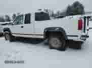 1998 Chevrolet Silverado 2500 с VIN 1GCGK29R7WE134344, выставлен на аукционе Copart как лот 43238025 с пробегом 141 347 миль миль и Списание • Salvage title. История ставок и продаж доступна на DreamBid. Изображение 2.
