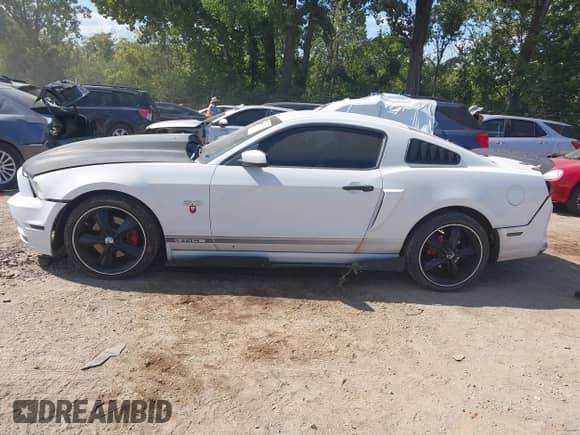 2014 Ford Mustang GT z VIN 1ZVBP8CF8E5200618, wystawiony jako IAAI lot #43128311 z przebiegiem 115 137 mil mil oraz . Historia ofert i sprzedaży dostępna na DreamBid. Obrazek 14.