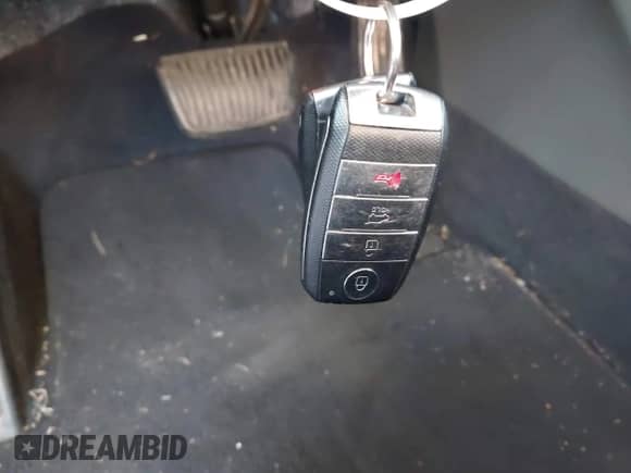 2016 Kia Sorento SXL z VIN 5XYPKDA57GG146717, wystawiony jako IAAI lot #43018518 z przebiegiem 180 078 mil mil oraz . Historia ofert i sprzedaży dostępna na DreamBid. Obrazek 11.