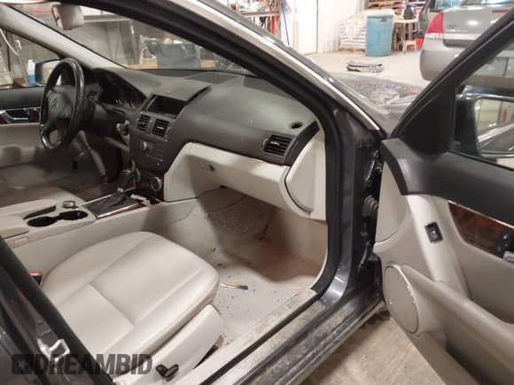 2010 Mercedes-Benz C 300 Sport с VIN WDDGF8BB6AR122164, выставлен на аукционе IAAI как лот 42026446 с пробегом 130 229 миль миль и . История ставок и продаж доступна на DreamBid. Изображение 5.