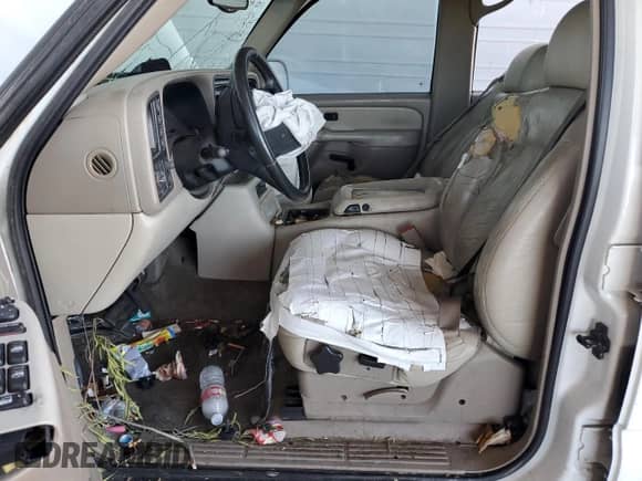 2002 Chevrolet Suburban Z71 z VIN 3GNFK16Z52G356496, wystawiony jako Copart lot #61204945 z przebiegiem 260 121 mil mil oraz Szkoda całkowita • Salvage title. Historia ofert i sprzedaży dostępna na DreamBid. Obrazek 7.