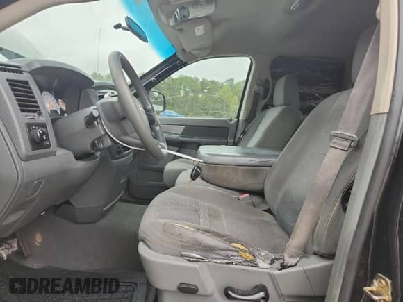 2007 Dodge 1500 SLT z VIN 1D7HU18P57S140676, wystawiony jako Copart lot #90434685 z przebiegiem 243 161 mil mil oraz Czysty tytuł • Clean title. Historia ofert i sprzedaży dostępna na DreamBid. Obrazek 7.