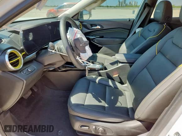 2025 Chevrolet Trax ACTIV with VIN KL77LKEP6SC043523, listed as a Copart auction lot 84549705 with 36,102 mi miles and Salvage title. Bid and sale history available at DreamBid. Image 7.