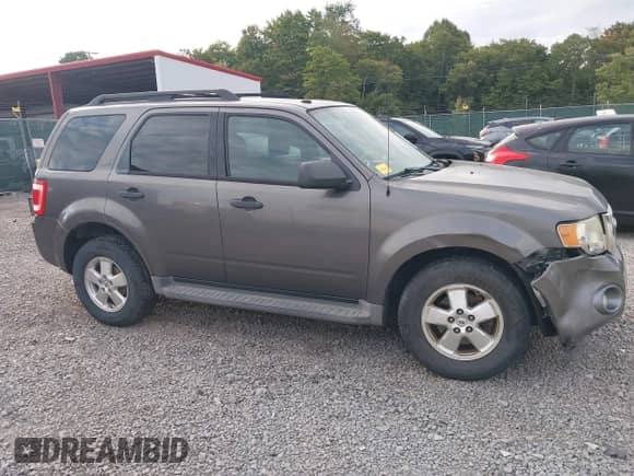 2011 Ford Escape XLT с VIN 1FMCU9DG1BKA67433, выставлен на аукционе IAAI как лот 43118413 с пробегом 117 135 миль миль и . История ставок и продаж доступна на DreamBid. Изображение 13.