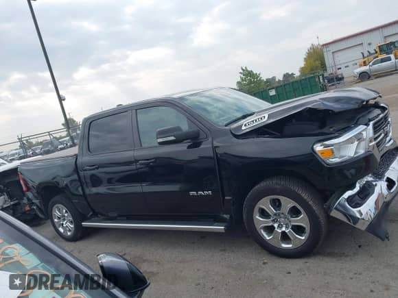 2021 Ram 1500 Big Horn z VIN 1C6SRFFT0MN773411, wystawiony jako IAAI lot #43141553 z przebiegiem 55 855 mil mil oraz . Historia ofert i sprzedaży dostępna na DreamBid. Obrazek 13.