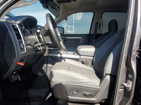 2016 Ram 1500 Big Horn z VIN 1C6RR6LM5GS175056, wystawiony jako Copart lot #89002435 z przebiegiem 110 983 mil mil oraz Szkoda całkowita • Salvage title. Historia ofert i sprzedaży dostępna na DreamBid. Obrazek 7.