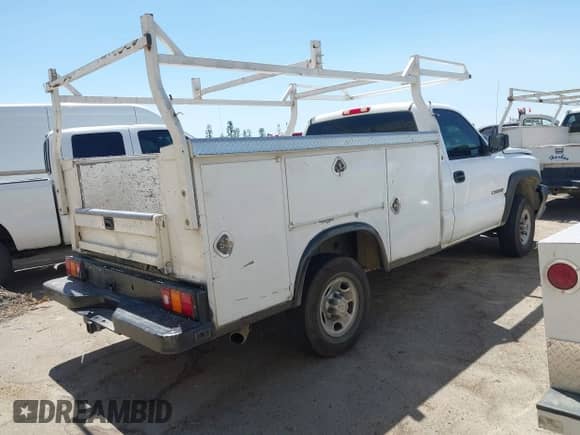 2005 Chevrolet Silverado 2500HD Work Truck with VIN 1GBHC24U45E226673, listed as a IAAI auction lot 42975891 with 254,063 mi miles and . Bid and sale history available at DreamBid. Image 4.