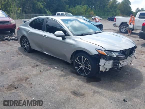 2019 Toyota Camry SE z VIN 4T1B11HK4KU789097, wystawiony jako IAAI lot #43165828 z przebiegiem 70 181 mil mil oraz . Historia ofert i sprzedaży dostępna na DreamBid. Obrazek 1.