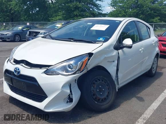 2016 Toyota Prius One z VIN JTDKDTB30G1590050, wystawiony jako IAAI lot #42672524 z przebiegiem 96 835 mil mil oraz . Historia ofert i sprzedaży dostępna na DreamBid. Obrazek 18.