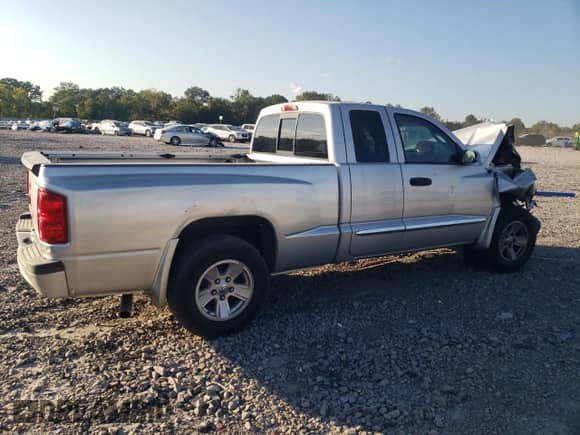 2008 Dodge Dakota SLT with VIN 1D3HE42K98S593102, listed as a Copart auction lot 72263314 with 205,588 mi miles and Salvage title. Bid and sale history available at DreamBid. Image 3.