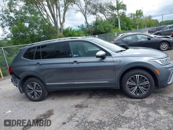 2024 Volkswagen Tiguan SE с VIN 3VV3B7AX4RM203710, выставлен на аукционе IAAI как лот 43199594 с пробегом Не указан миль и . История ставок и продаж доступна на DreamBid. Изображение 13.