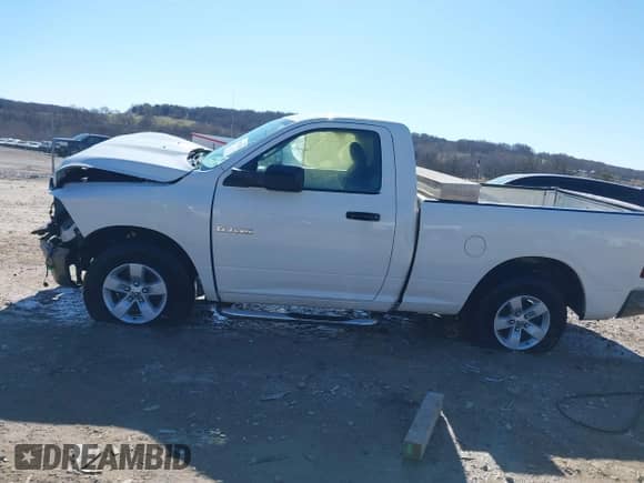 2009 Dodge 1500 ST z VIN 1D3HB16K59J509284, wystawiony jako IAAI lot #41687705 z przebiegiem 150 878 mil mil oraz . Historia ofert i sprzedaży dostępna na DreamBid. Obrazek 15.