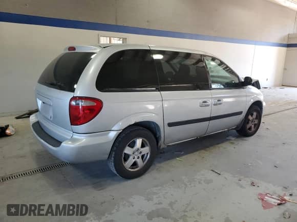2006 Dodge Caravan SXT with VIN 1D4GP45RX6B512972, listed as a Copart auction lot 82298435 with 175,947 mi miles and Salvage title. Bid and sale history available at DreamBid. Image 3.