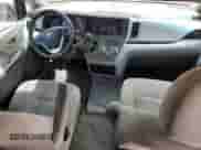 2017 Toyota Sienna L с VIN 5TDZZ3DC0HS825435, выставлен на аукционе Copart как лот 68379145 с пробегом 239 371 миль миль и Списание • Salvage title. История ставок и продаж доступна на DreamBid. Изображение 8.