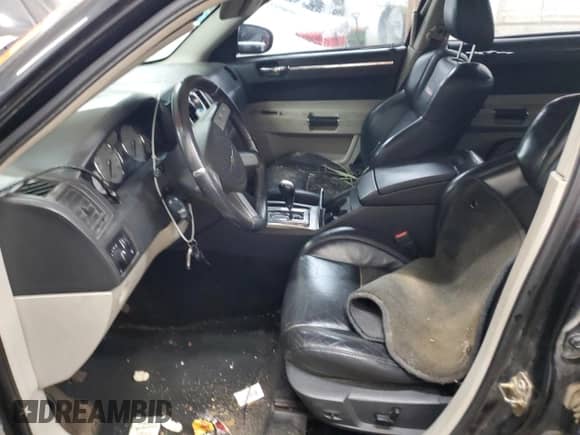 2006 Chrysler 300 C SRT-8 z VIN 2C3LA73W86H340377, wystawiony jako Copart lot #68520435 z przebiegiem 97 573 mil mil oraz Szkoda całkowita • Salvage title. Historia ofert i sprzedaży dostępna na DreamBid. Obrazek 7.