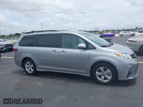 2018 Toyota Sienna LE Auto Access Seat with VIN 5TDKZ3DC5JS939275, listed as a IAAI auction lot 42752731 with 34,362 mi miles and . Bid and sale history available at DreamBid. Image 13.