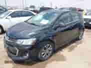 2017 Chevrolet Sonic LT z VIN 1G1JD6SHXH4177764, wystawiony jako IAAI lot #42358642 z przebiegiem 105 409 mil mil oraz . Historia ofert i sprzedaży dostępna na DreamBid. Obrazek 17.