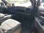 2024 Chevrolet Silverado EV Work Truck z VIN 1GC10VEL9RU205438, wystawiony jako IAAI lot #42596415 z przebiegiem 5 393 mil mil oraz . Historia ofert i sprzedaży dostępna na DreamBid. Obrazek 5.