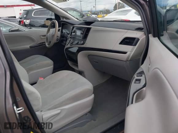 2012 Toyota Sienna с VIN 5TDKA3DC6CS011159, выставлен на аукционе IAAI как лот 41788426 с пробегом 246 133 миль миль и . История ставок и продаж доступна на DreamBid. Изображение 5.